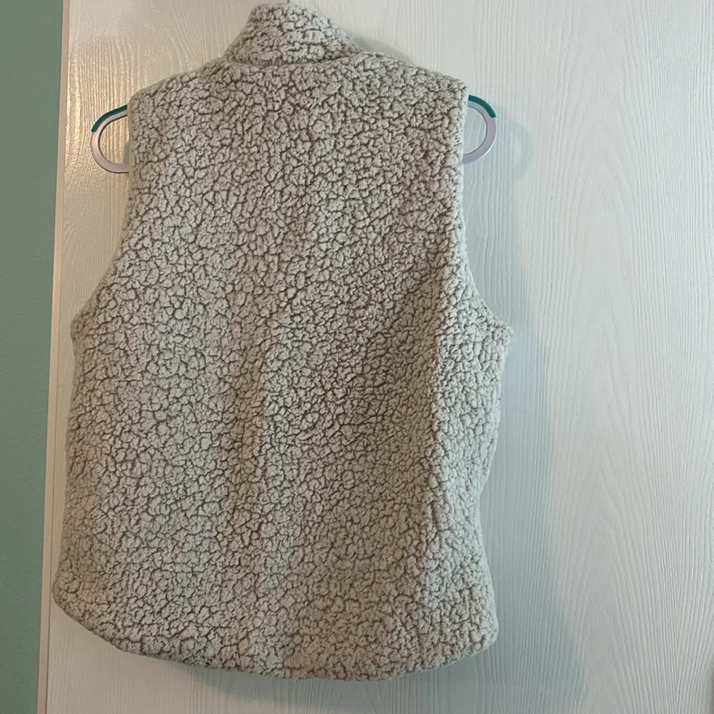 Vest - Picture 4 of 4